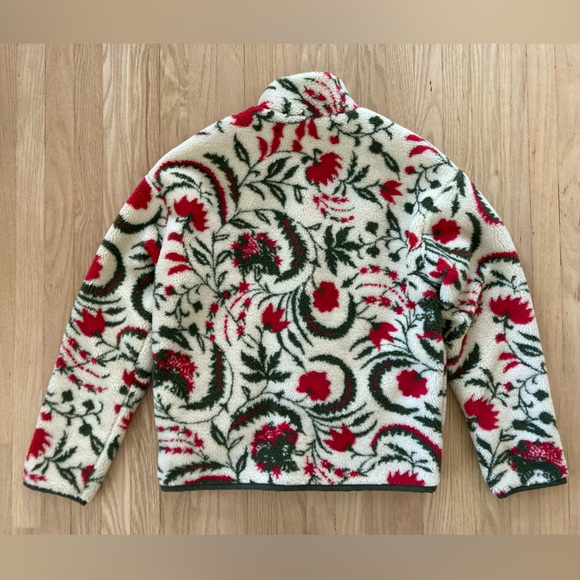 🎄🧑‍🎄Bailey Rose Green & Red Floral Patterned Fuzzy Jacket - Picture 2 of 12